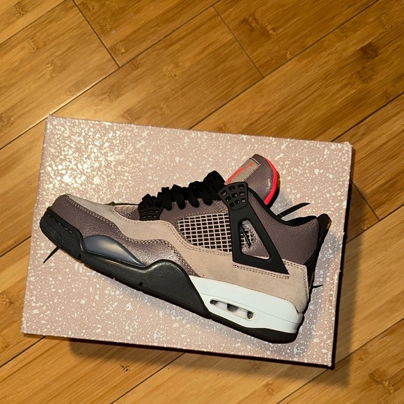 Jordan 4 taupe haze - Picture 1 of 4